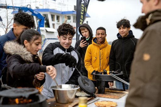 Børn laver mad på AURORA