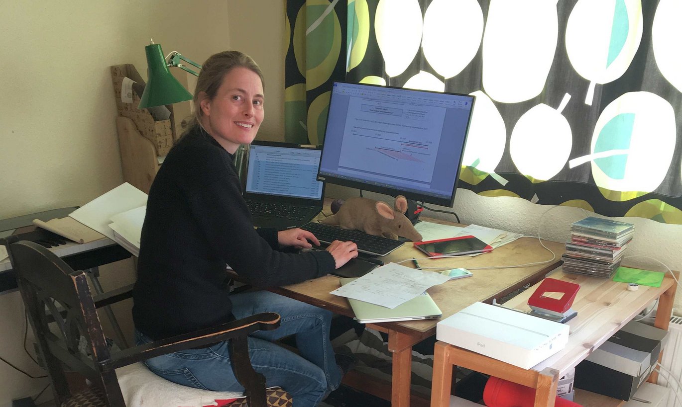 Lotte Maxild Mortensen på hjemmearbejdspladsen under coronaudbruddet i 2020. Lotte Maxild Mortensen på hjemmearbejdspladsen under coronaudbruddet i 2020.